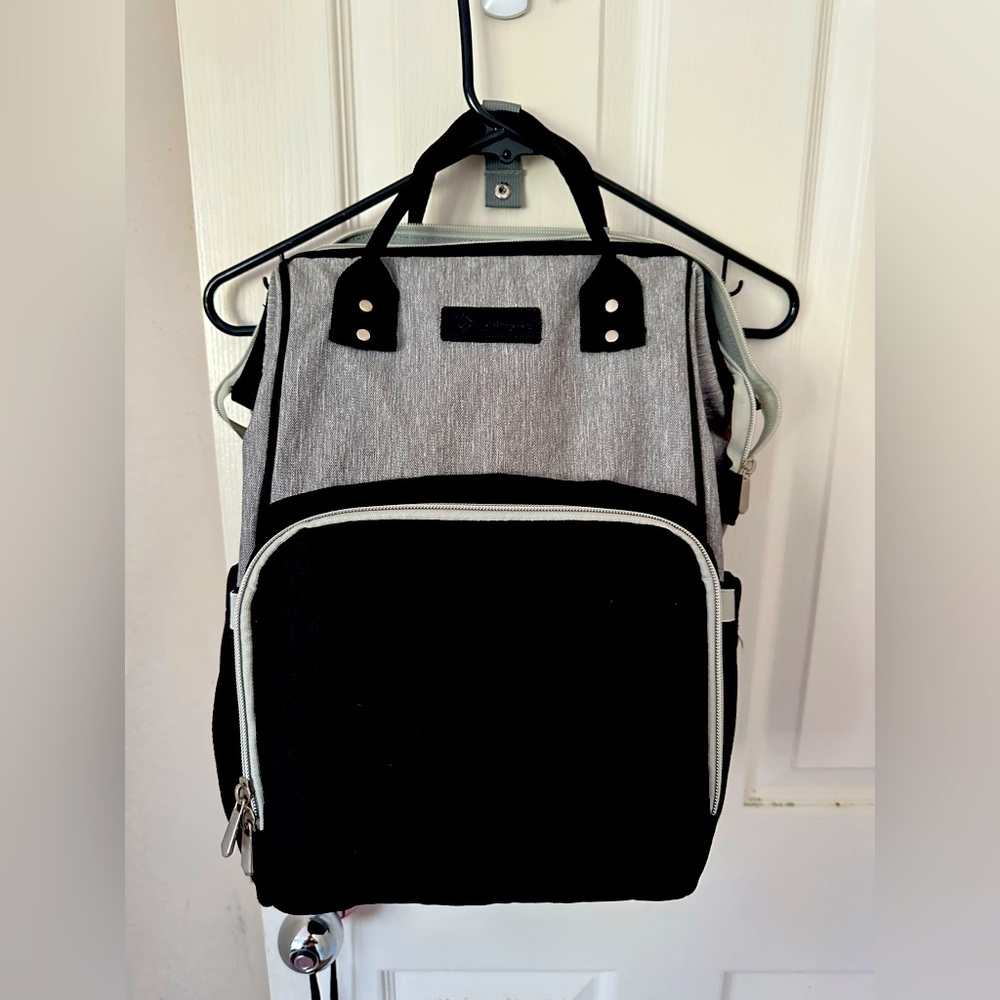 BRAND NEW unisex diaper bag.